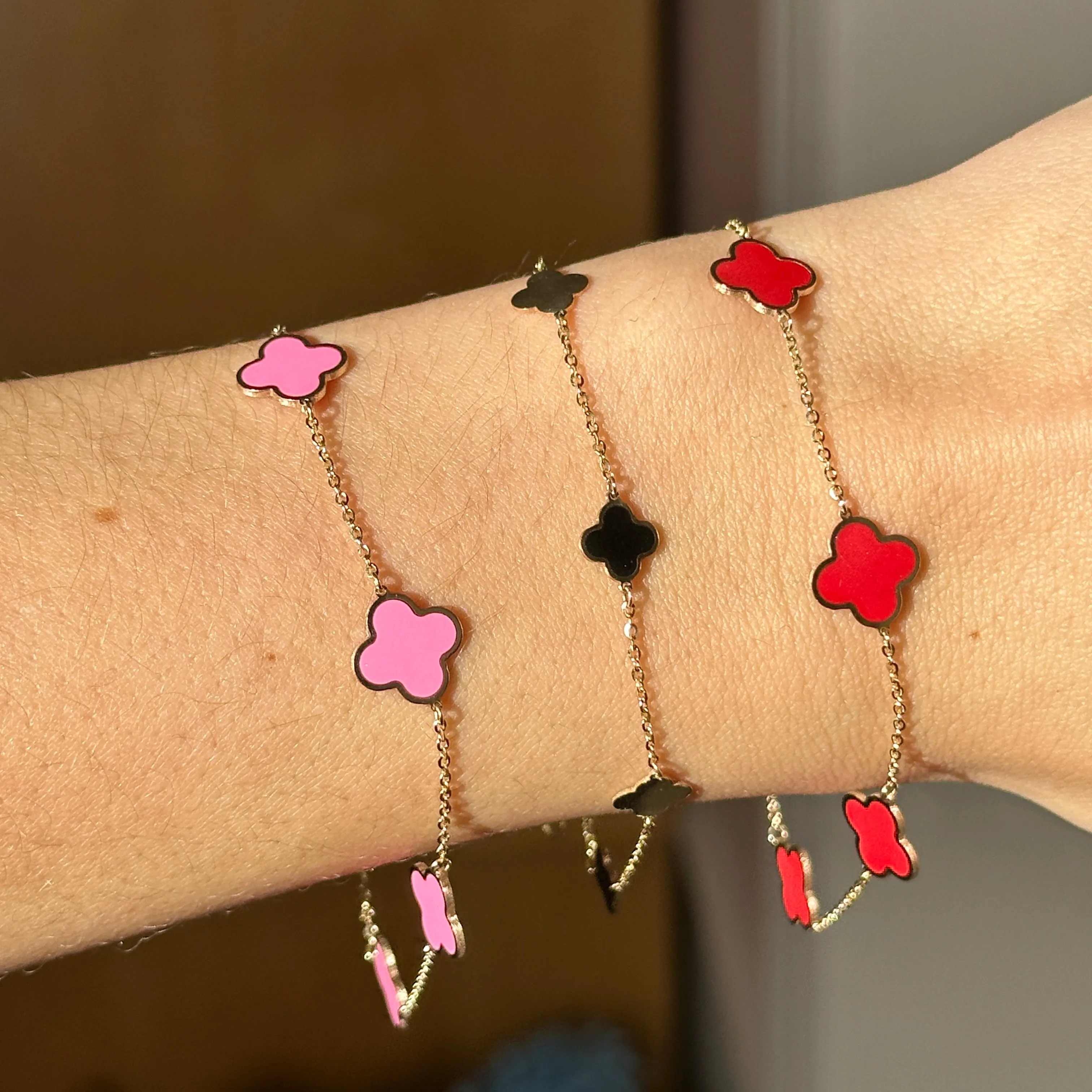 14KT Yellow Gold 10mm Pink Enamel 4 Leaf Clover Charm Chain Bracelet