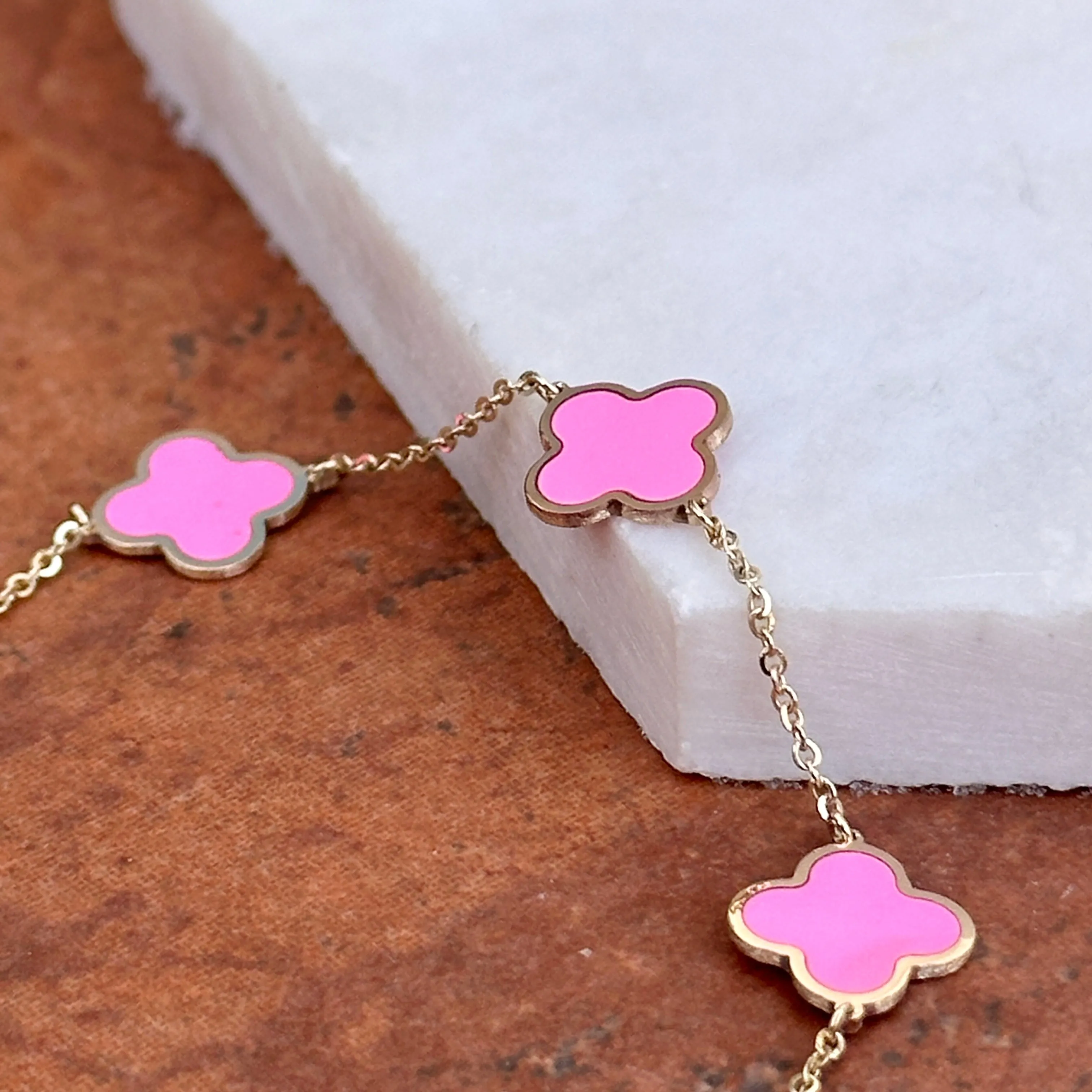 14KT Yellow Gold 10mm Pink Enamel 4 Leaf Clover Charm Chain Bracelet