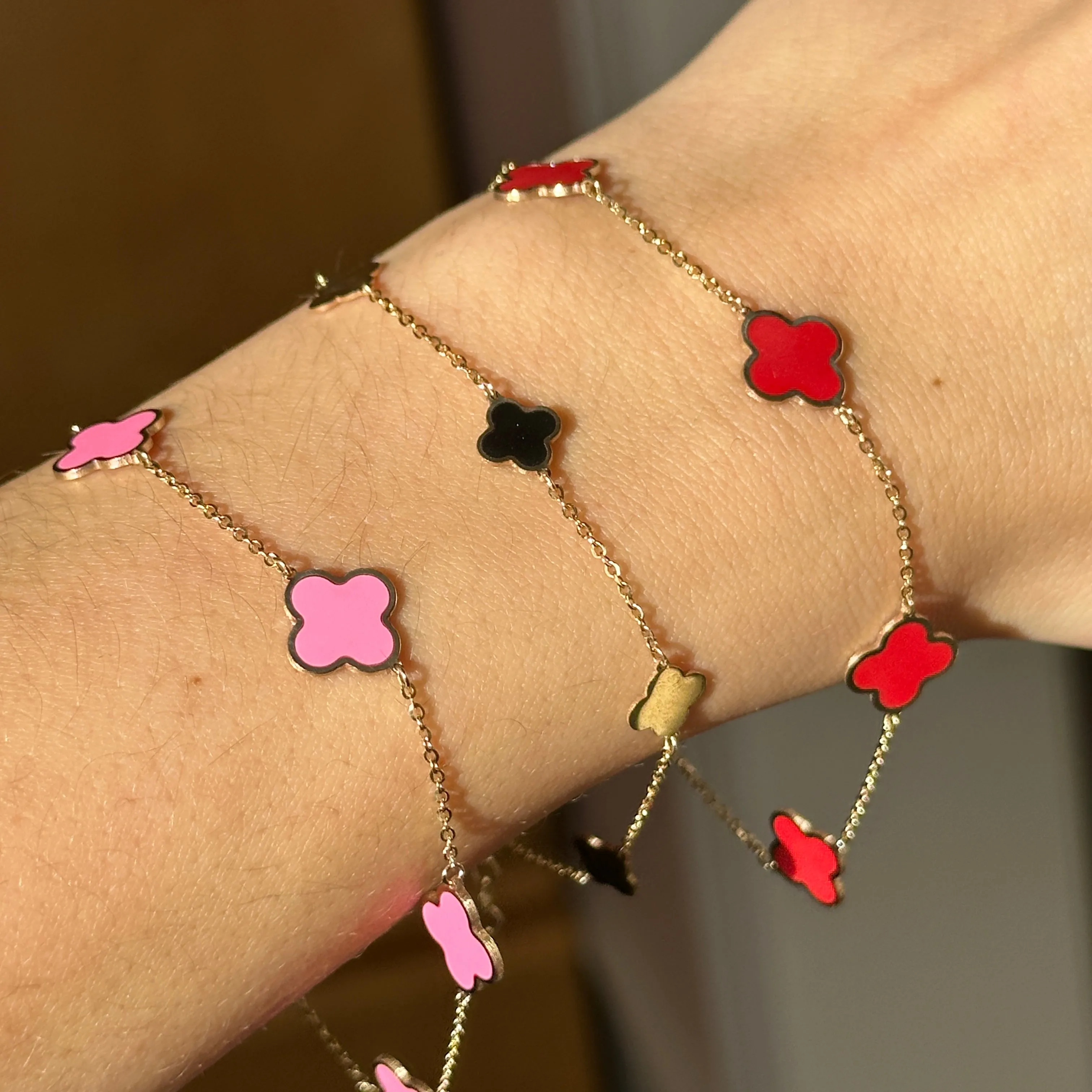14KT Yellow Gold 10mm Pink Enamel 4 Leaf Clover Charm Chain Bracelet