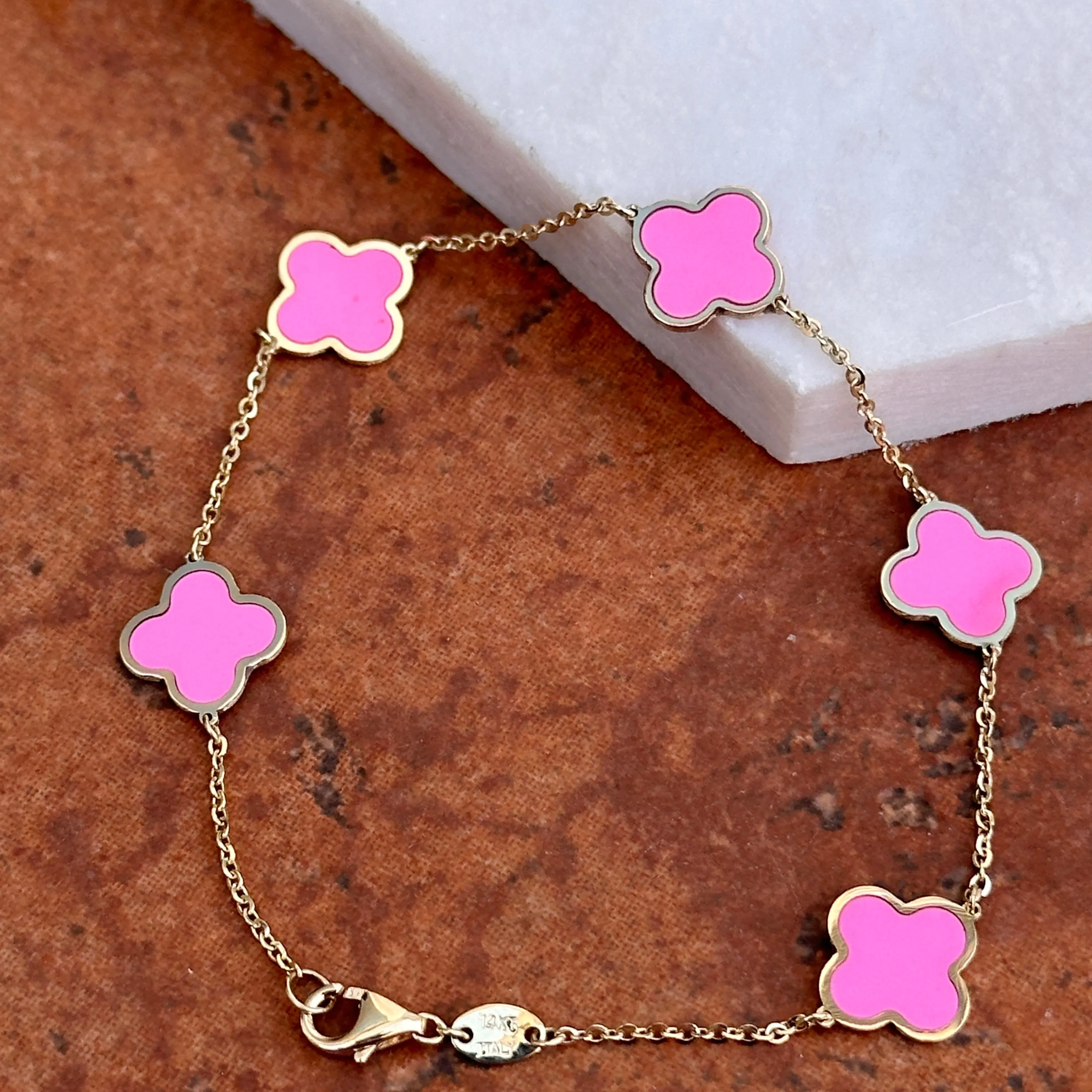 14KT Yellow Gold 10mm Pink Enamel 4 Leaf Clover Charm Chain Bracelet
