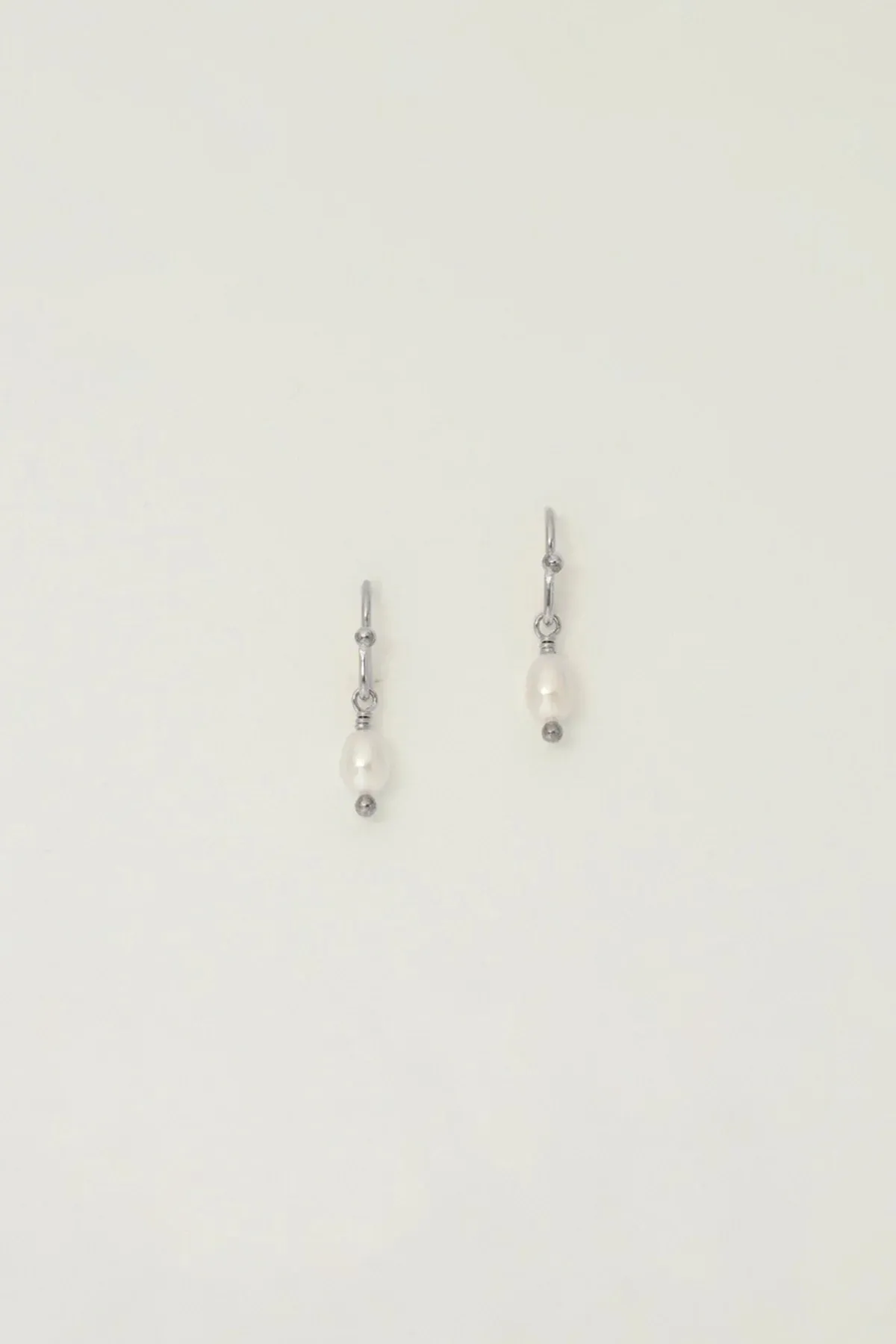 Bebe Pearl Drops White/ Silver