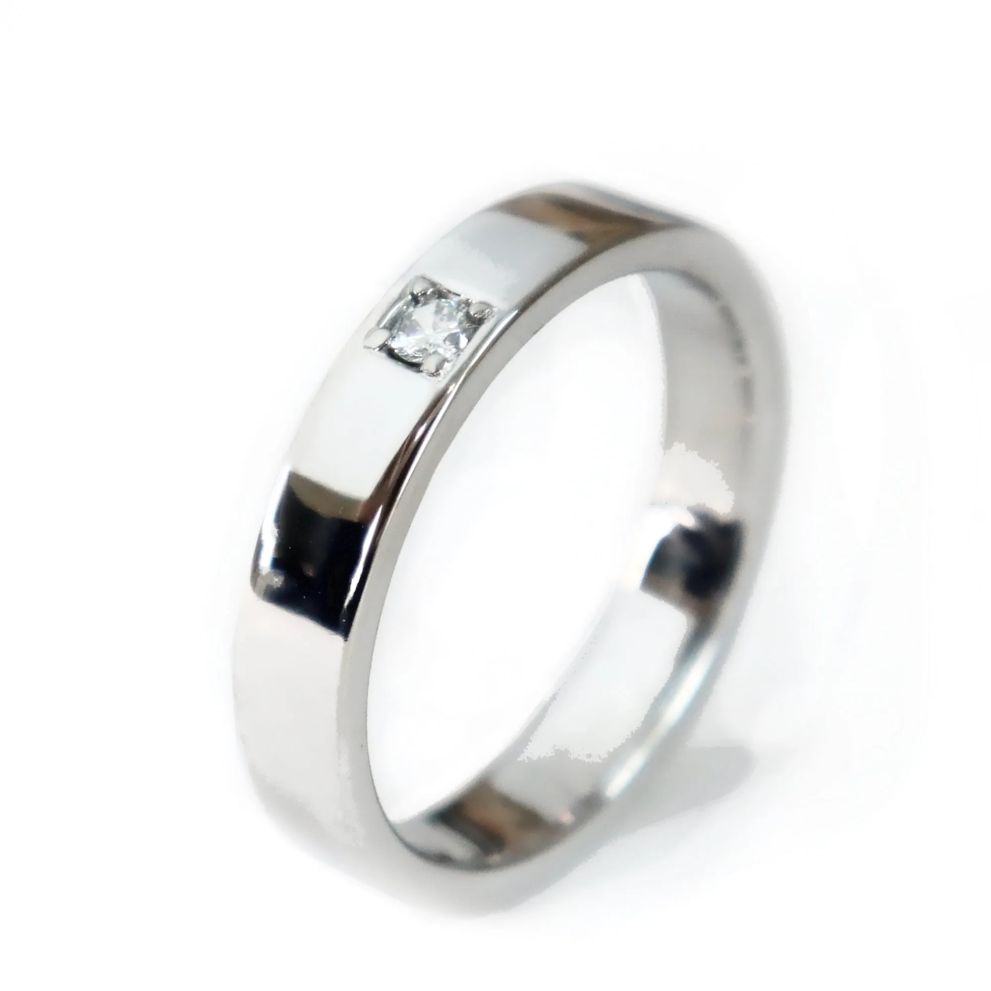 Diamond in a Square Flat Band