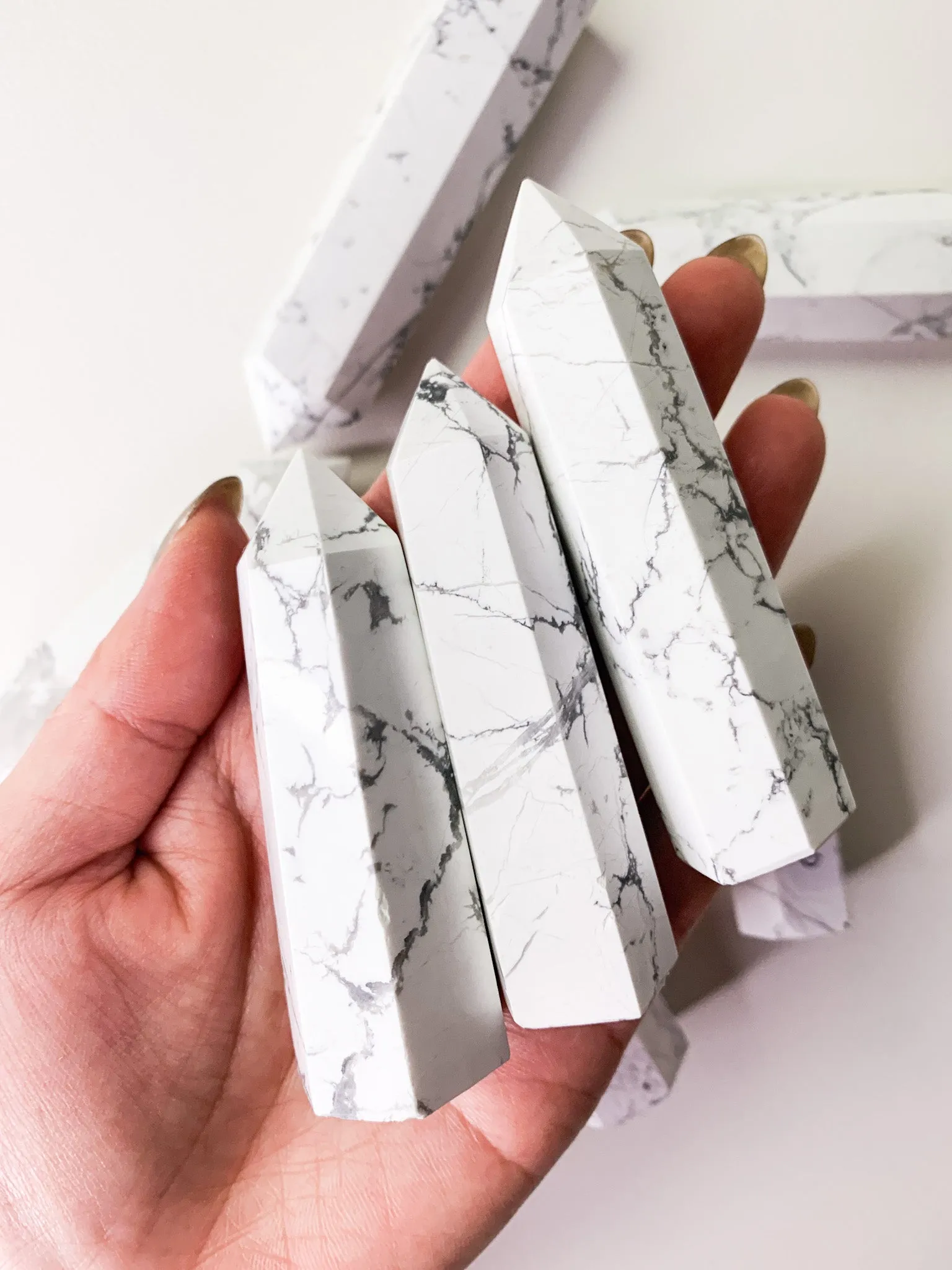 Howlite Points