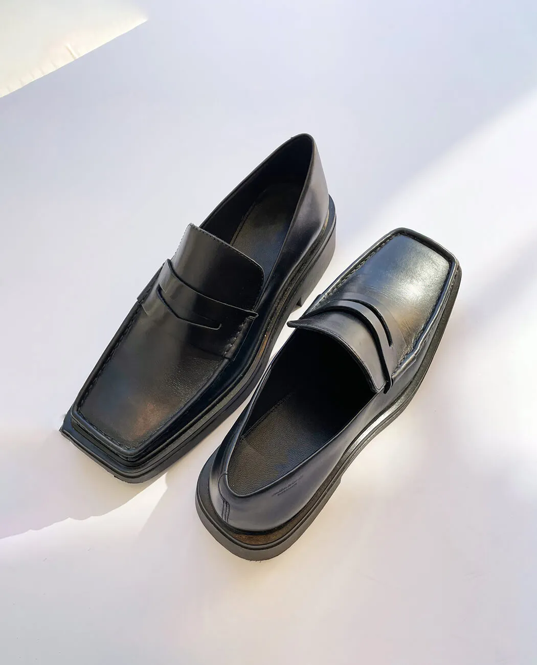 Modern heeled black loafer for men