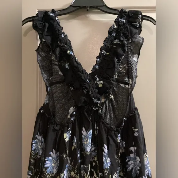 NWOT Free People Bali Wild Daisy Slip Dress in color Black Combo Medium