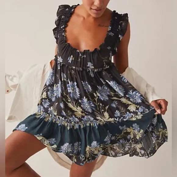 NWOT Free People Bali Wild Daisy Slip Dress in color Black Combo Medium