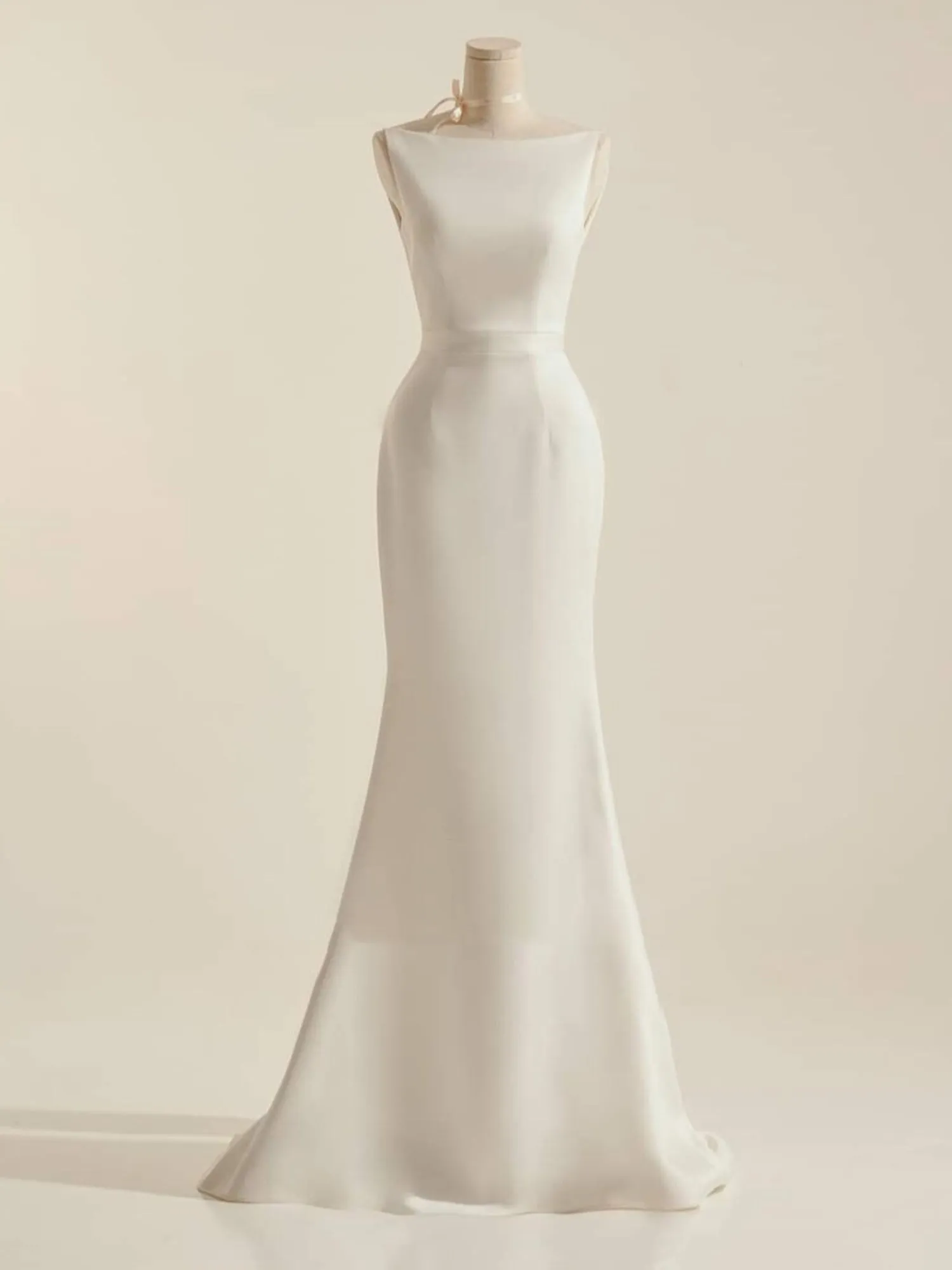 Simple Sleeveless Mermaid Wedding Dress With Sexy Bow