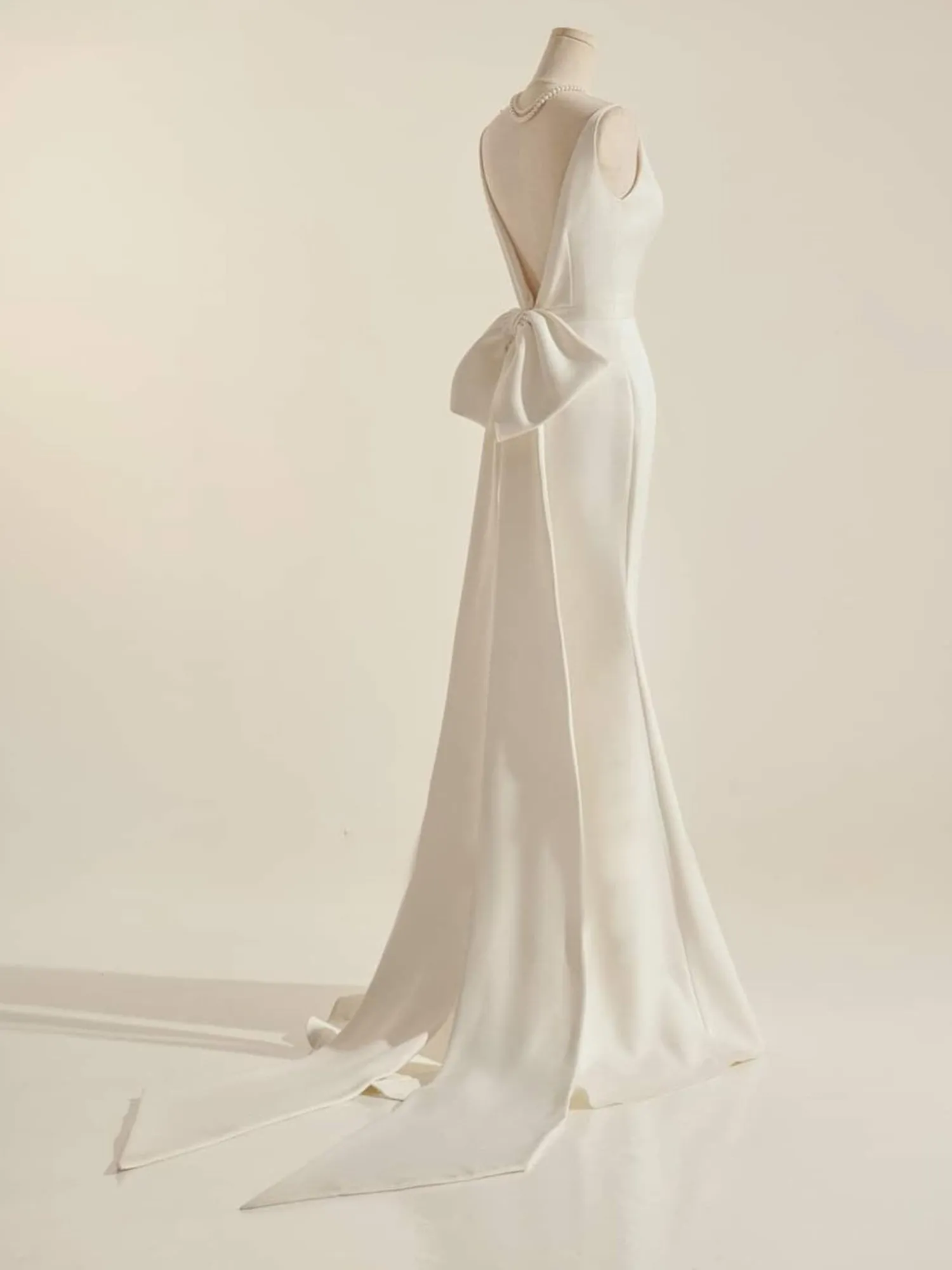 Simple Sleeveless Mermaid Wedding Dress With Sexy Bow