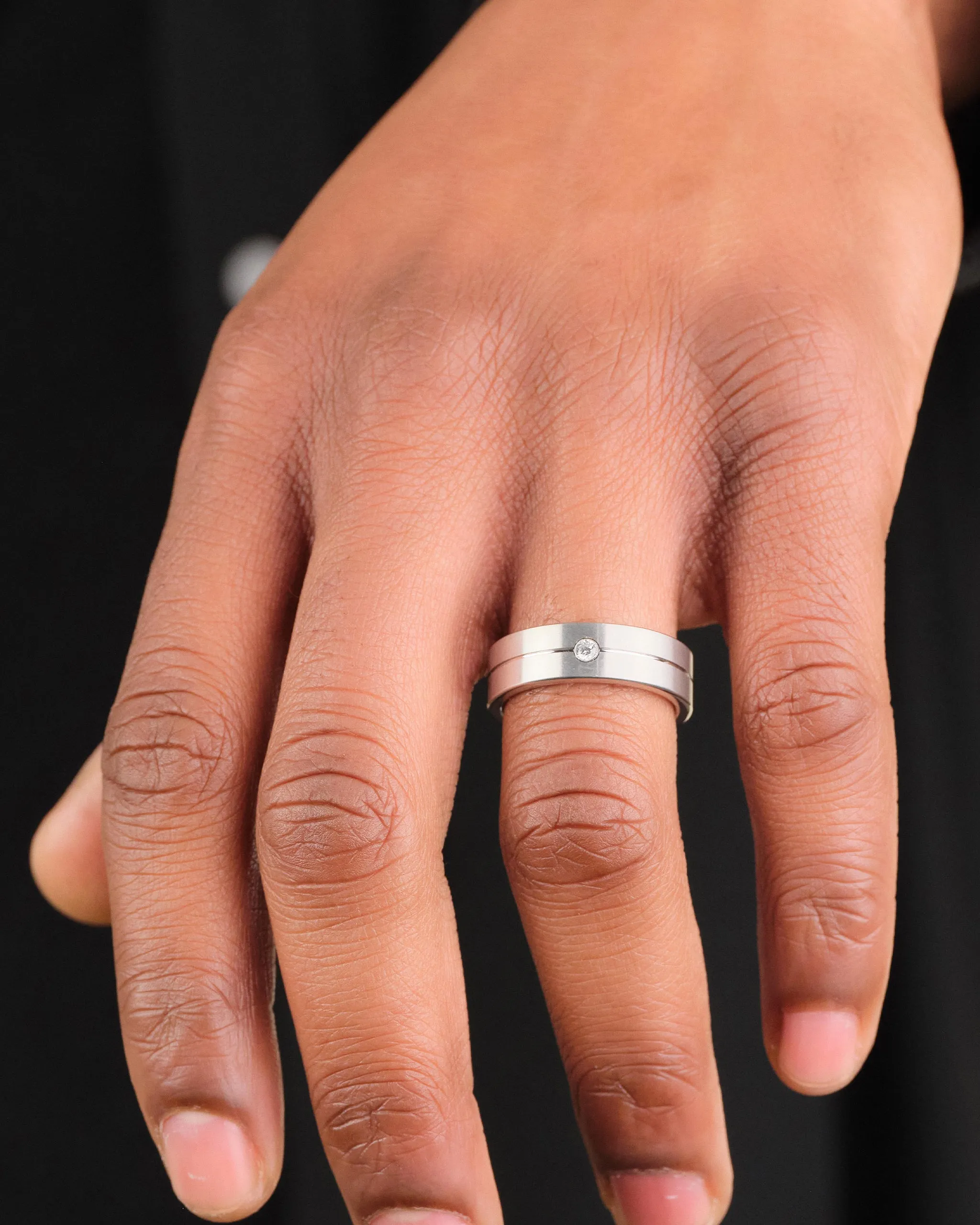 Single Stone Comfort Fit Wedding Band - 7mm