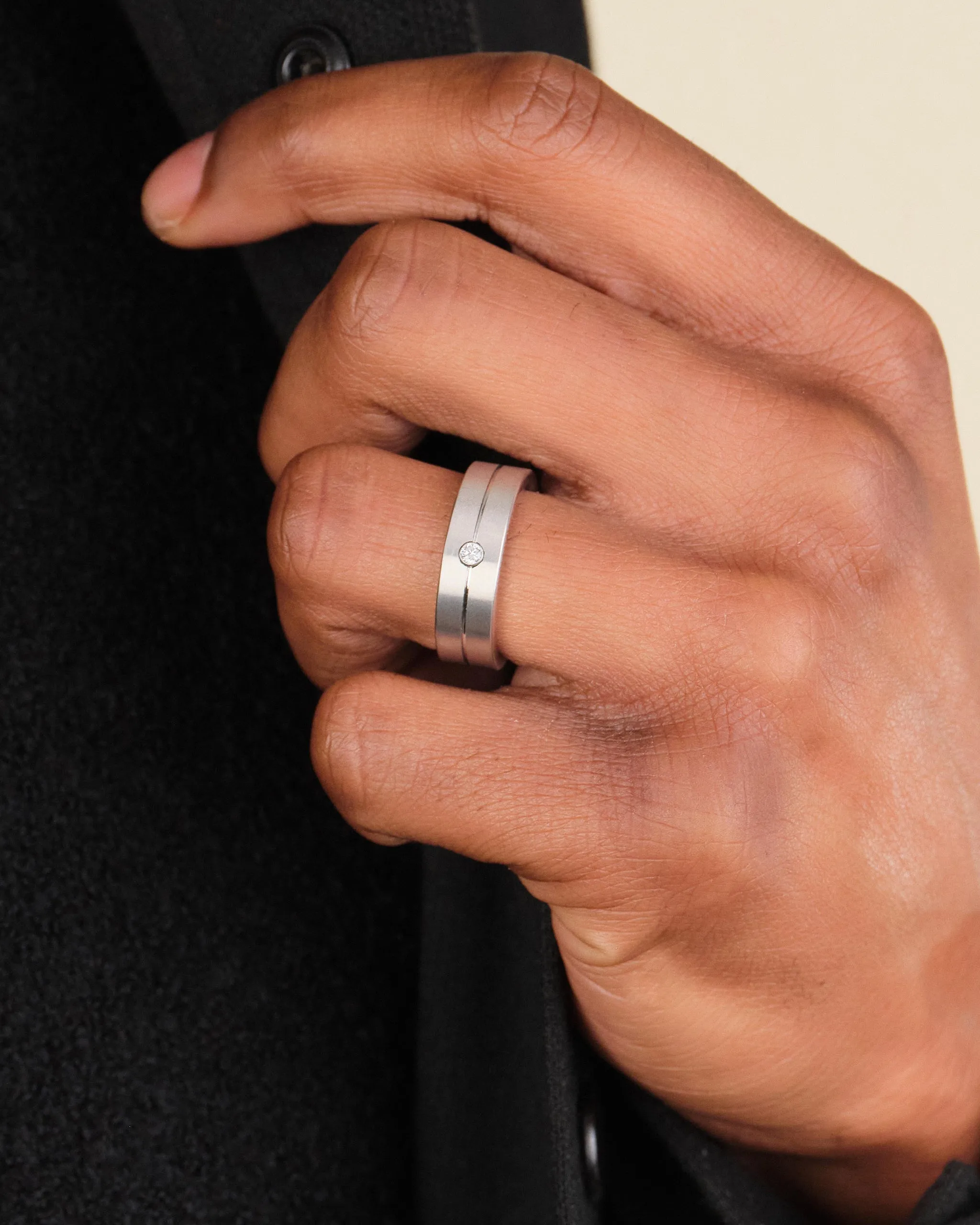 Single Stone Comfort Fit Wedding Band - 7mm