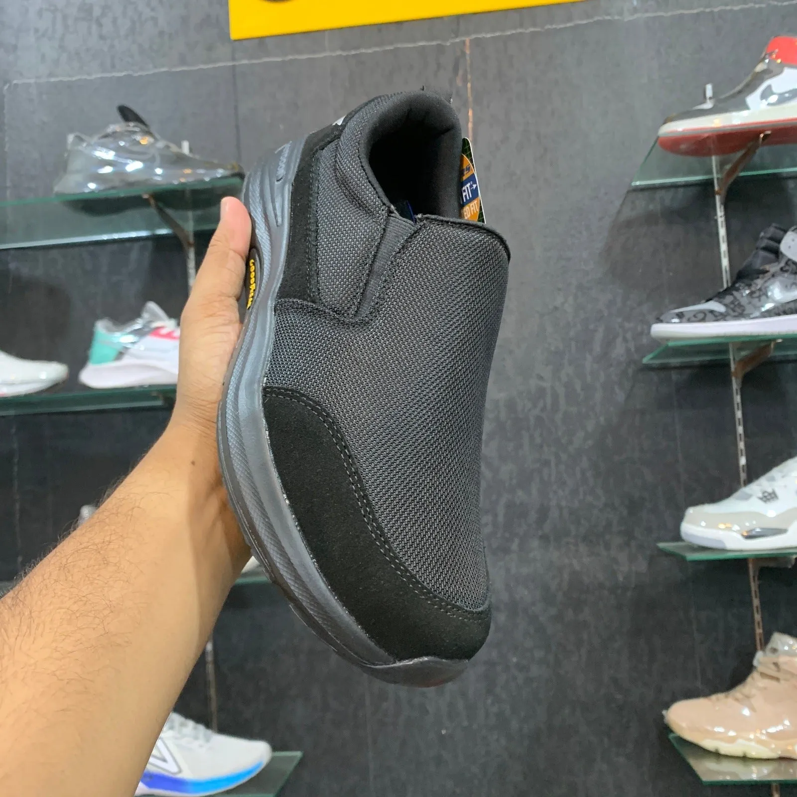 Sketcher Arch Fit Castle Rock GoodYear "All Black"