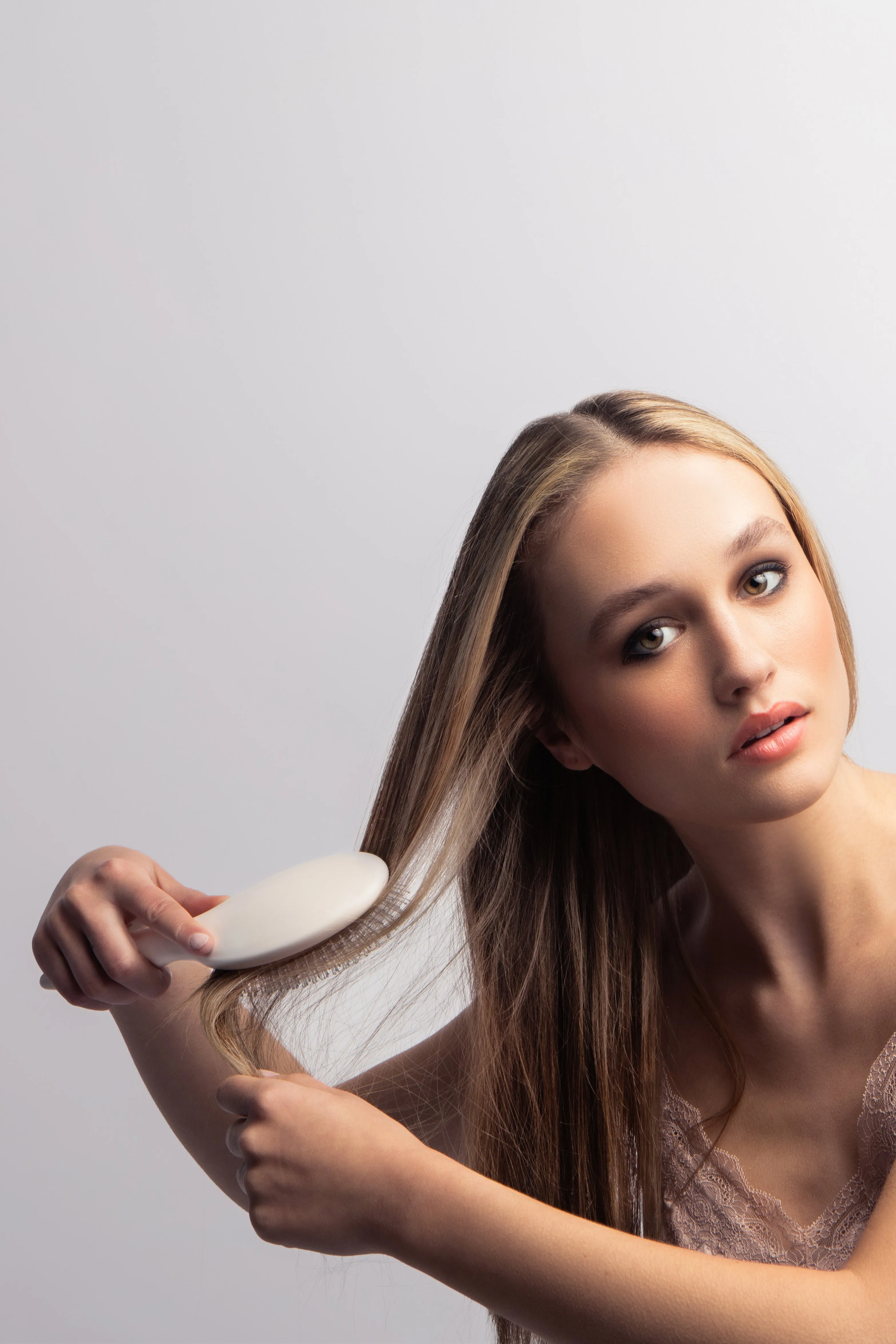 Smooth & Polish Detangling Brush - Cream