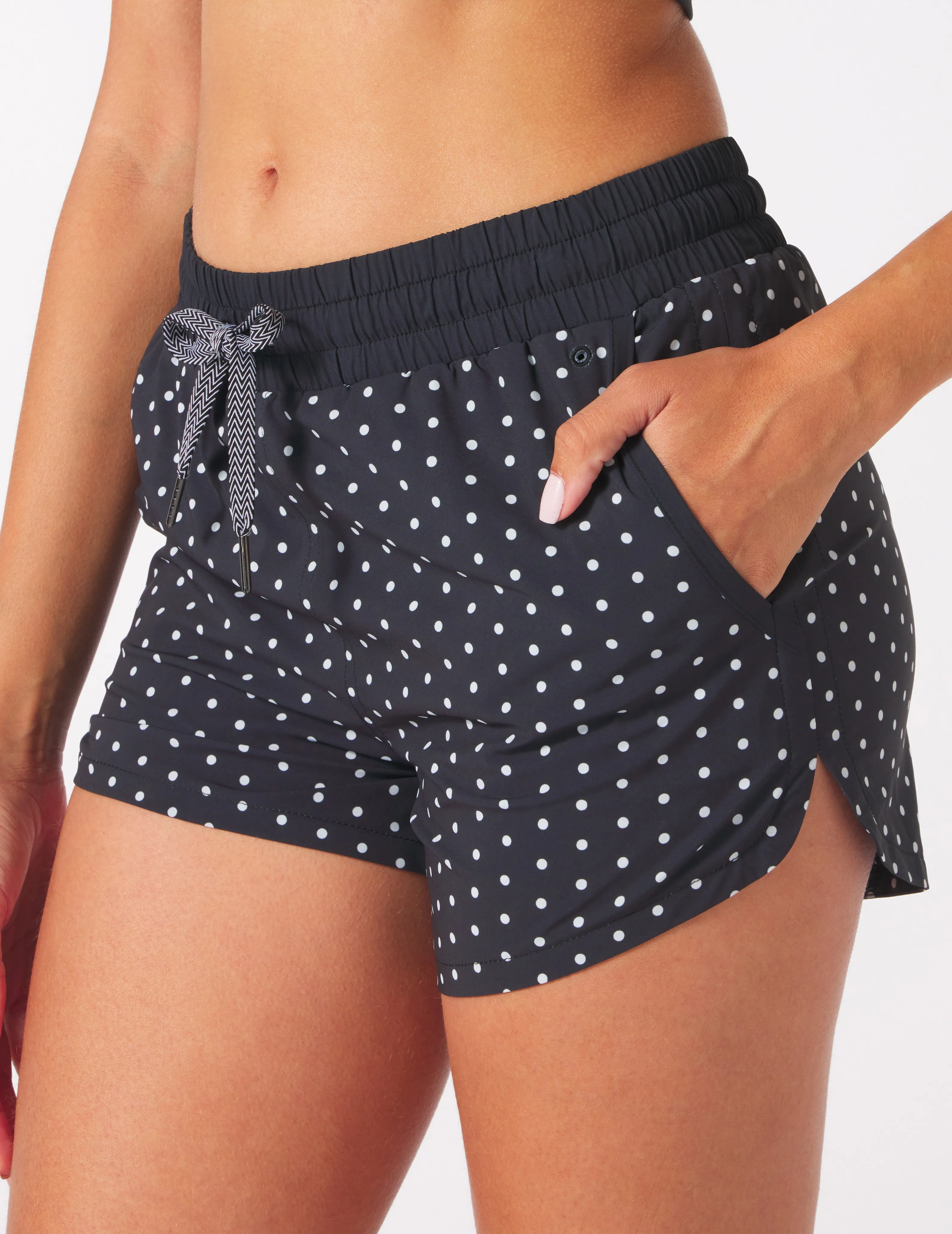 Unstoppable Short 4": Black/White Polka Dot