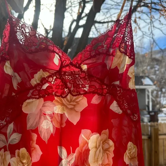 Victoria’s Secret Floral Lace Red négligée Slip lingerie Chemise Medium