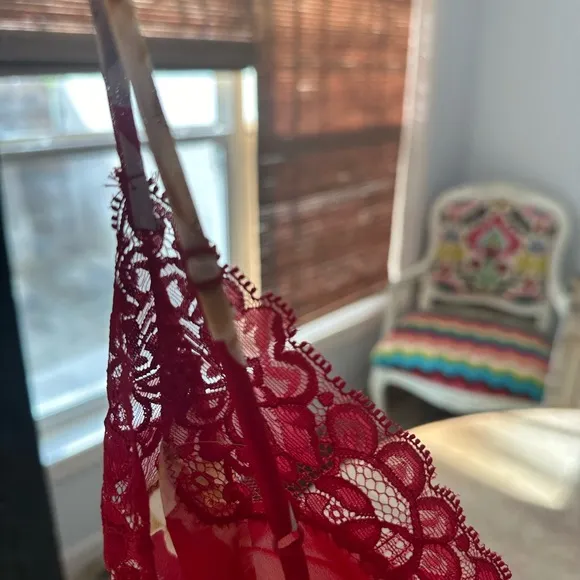 Victoria’s Secret Floral Lace Red négligée Slip lingerie Chemise Medium