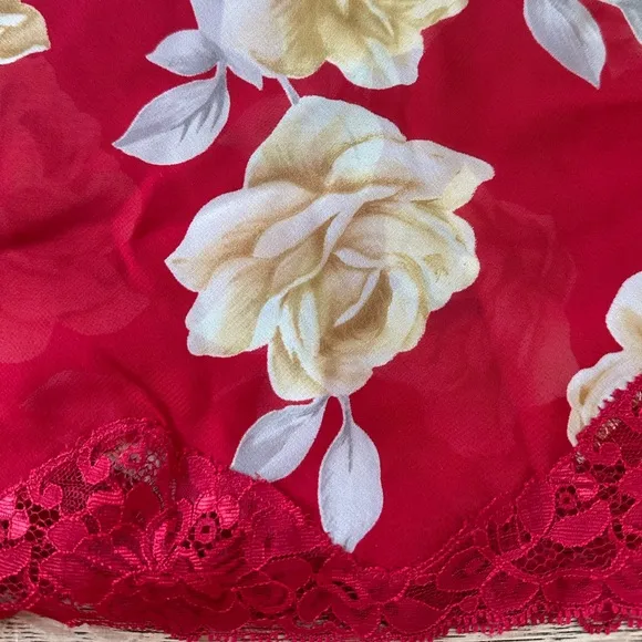 Victoria’s Secret Floral Lace Red négligée Slip lingerie Chemise Medium