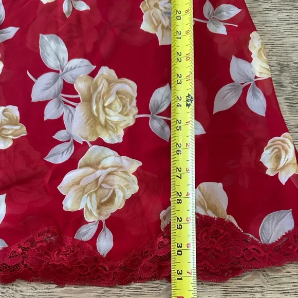 Victoria’s Secret Floral Lace Red négligée Slip lingerie Chemise Medium
