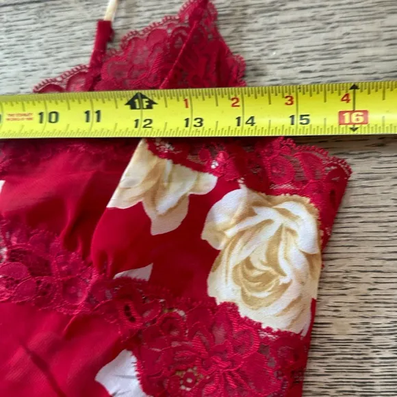 Victoria’s Secret Floral Lace Red négligée Slip lingerie Chemise Medium