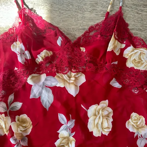 Victoria’s Secret Floral Lace Red négligée Slip lingerie Chemise Medium